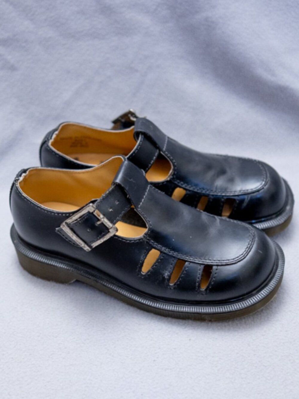 Vintage Dr. Martens 8251 black leather t-strap sandals with buckle Size 3